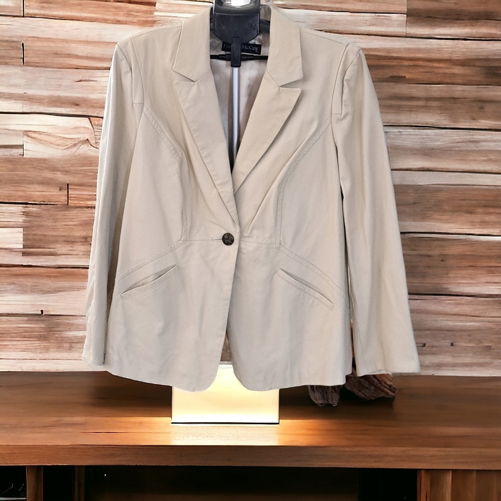Pamela McCoy Classic Leather jacket in beautiful light bone shade. Size 1X.